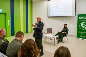 Global Political Messaging - Tomohiko Taniguchi-11